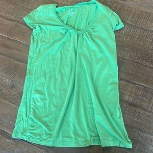 Banana Republic green v-neck t-shirt. Size medium.